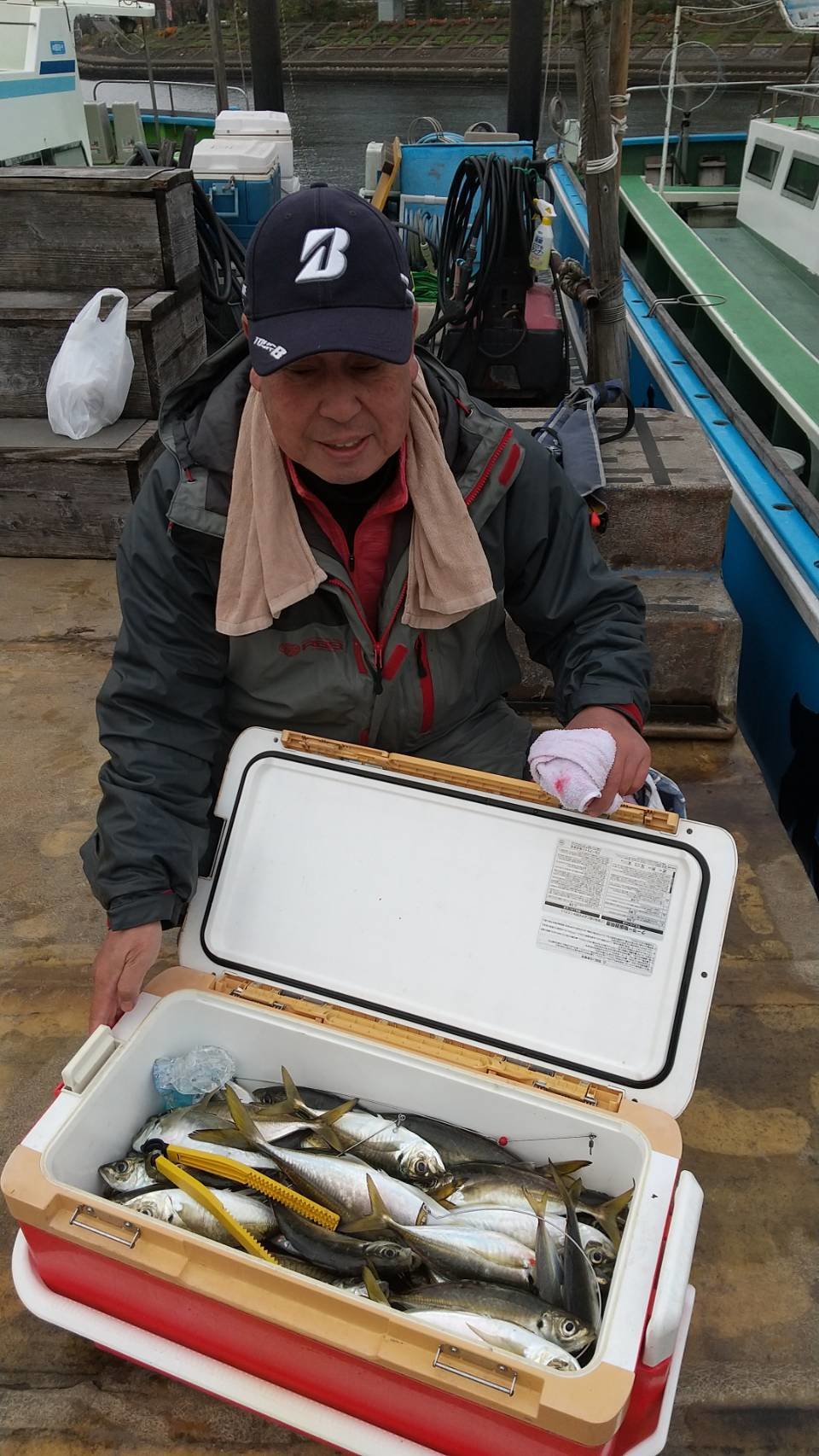 アジの釣果｜2020年12月3日｜船宿いわた（東京都/鮫洲勝島運河）｜キャスティング釣り船予約