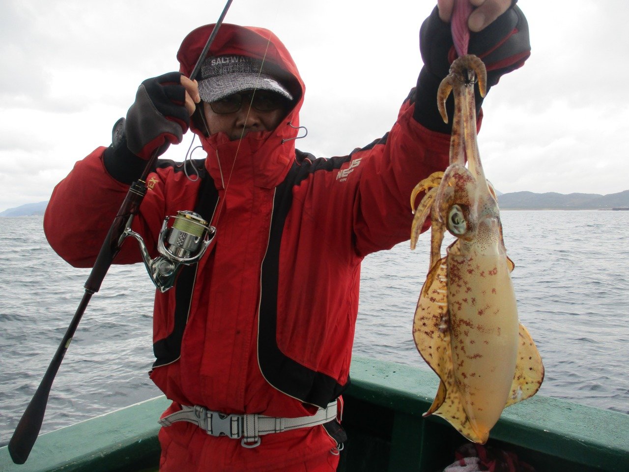 アオリイカの釣果 21年10月26日 なかくに丸 新潟県 寺泊港 キャスティング釣り船予約 アオリイカの釣果 21年10月26日 なかくに丸 新潟県 寺泊港 キャスティング釣り船予約