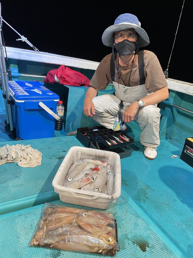 アカイカ23cm 27匹 の釣果 21年7月12日 良栄丸 和歌山 印南港 船釣り予約 キャスティング船釣り予約
