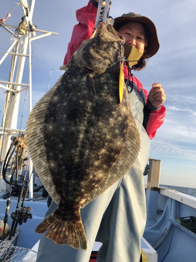 ヒラメ2 kg 8匹 の釣果 21年10月25日 幸栄丸 茨城 鹿嶋旧港 船釣り予約 キャスティング船釣り予約