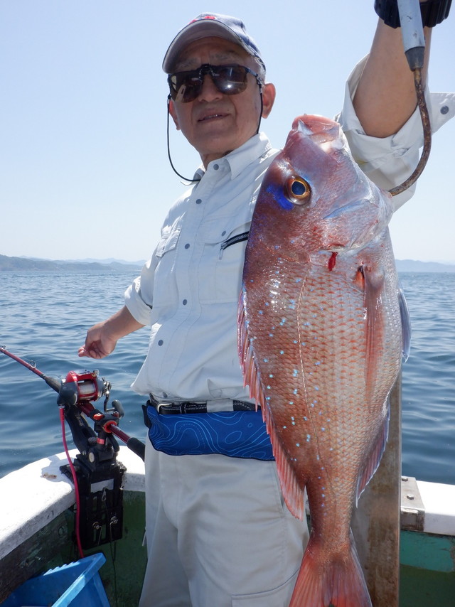 マダイ77cm 27匹 の釣果 22年5月4日 さざなみ丸 京都 久美浜港 船釣り予約 キャスティング船釣り予約