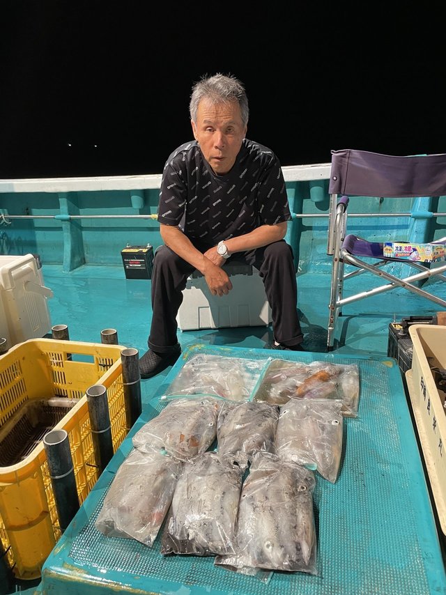 アカイカ24cm 48匹 の釣果 22年8月2日 良栄丸 和歌山 印南港 船釣り予約 キャスティング船釣り予約