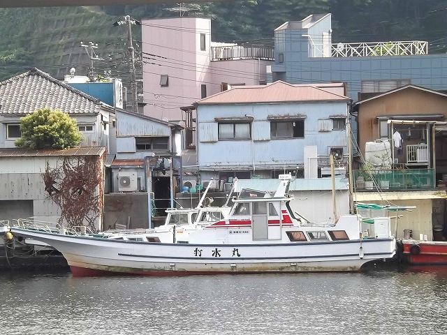 【打木屋釣船店】左側より（10号船）