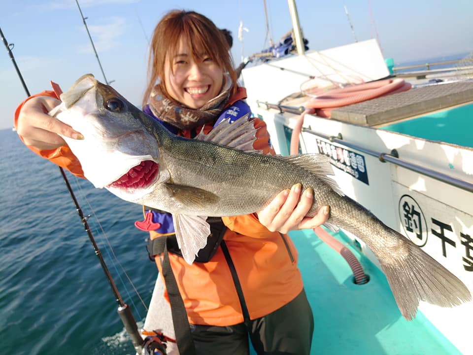 【小峯丸】女性もスリリングな釣りを！