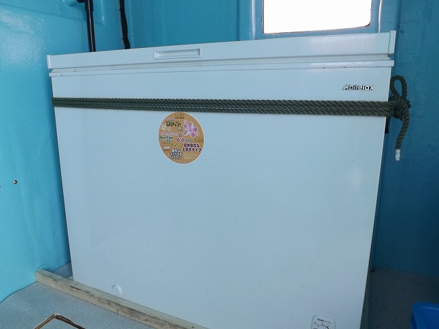 【第三新生合同丸】キャビン内の冷凍庫