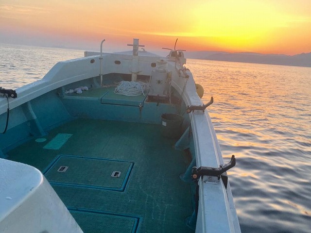 【遊漁船てぃ〜だ】早朝の出船風景