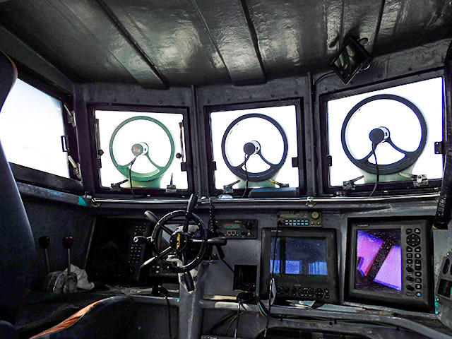 【せいゆう丸】操舵室