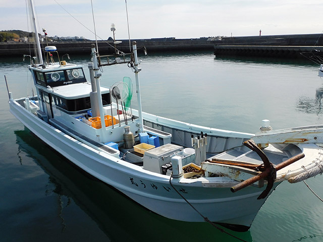 【せいゆう丸】右斜め前方より(別船)