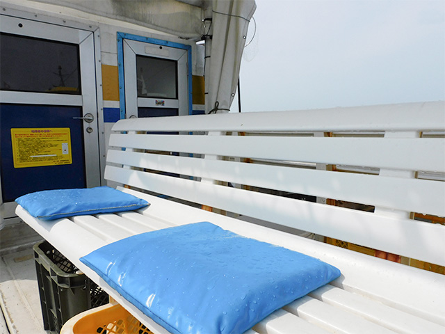 【船釣りまるかつ】ベンチ