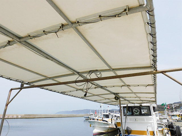 【船釣りまるかつ】屋根付き