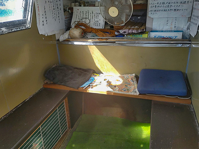 【川口渡船】後方キャビン